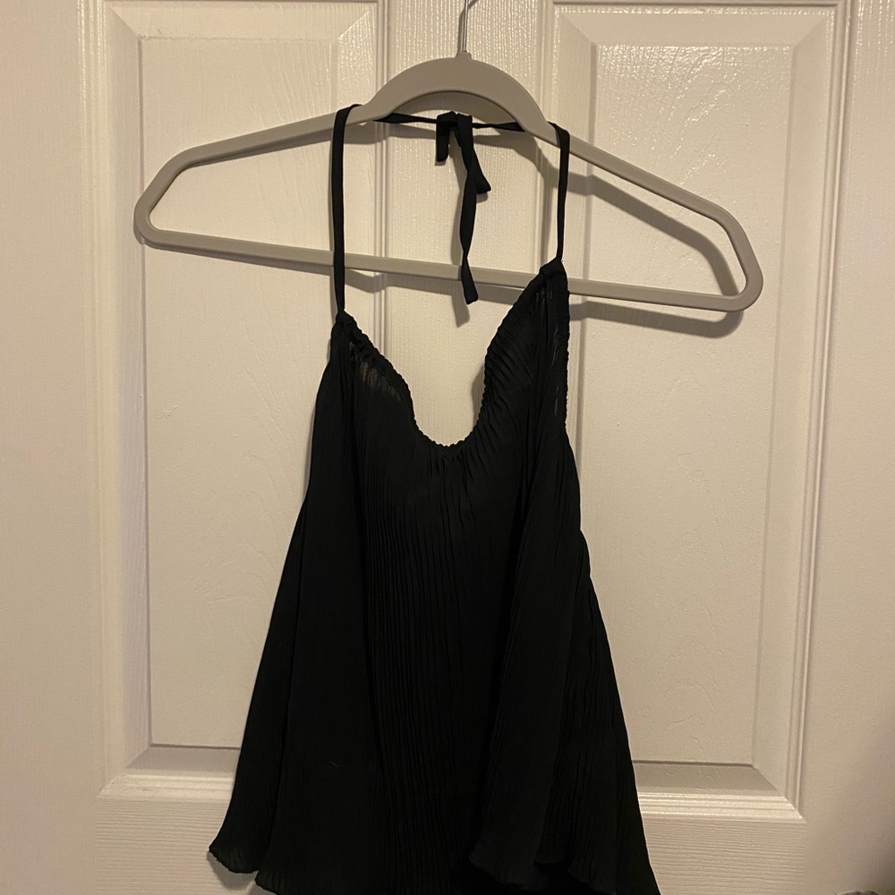 Pretty Little Thing - Petite Black Plisse Floaty Halter Neck Top - Picture 3 of 4